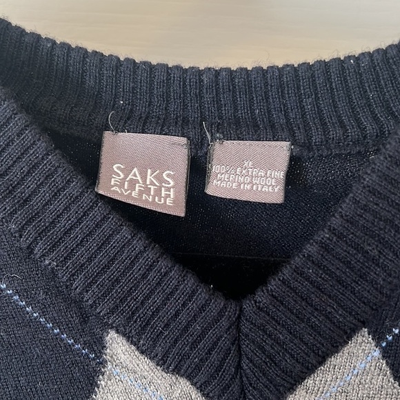 Saks Fifth Avenue Argyle Sweater - Marino Wool - V-Neck - Mens XL - Picture 2 of 5